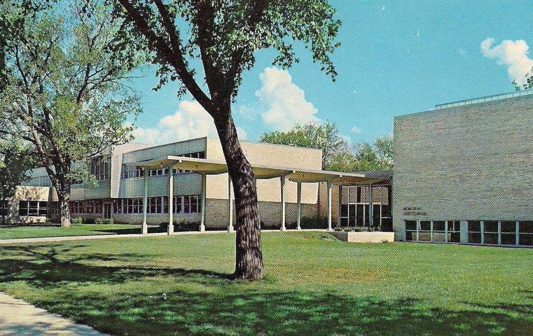 Vintage postcard showing exterior view of Peace Memorial Auditorium.