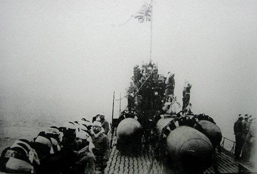 Three Kaiten torpedoes on the deck of an Imperial Japanese Navy submarine (source wikicommons).