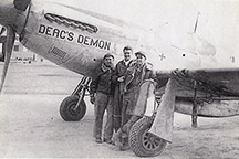 Norman Niemeier with the ground crew of his P-51 Mustang, Deac's Demon. Photo courtesy of the Niemeier family.
